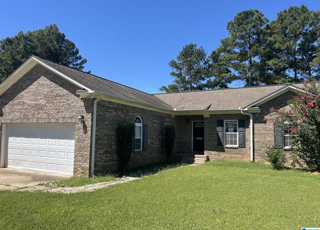 Property at 121 Eastwood Dr, Anniston, AL 36207, 3 beds, 2 baths