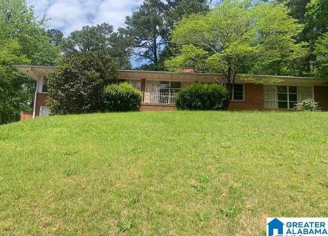 Property at 1404 Springhill Dr, Sylacauga, AL 35150, 3 beds, 3 baths
