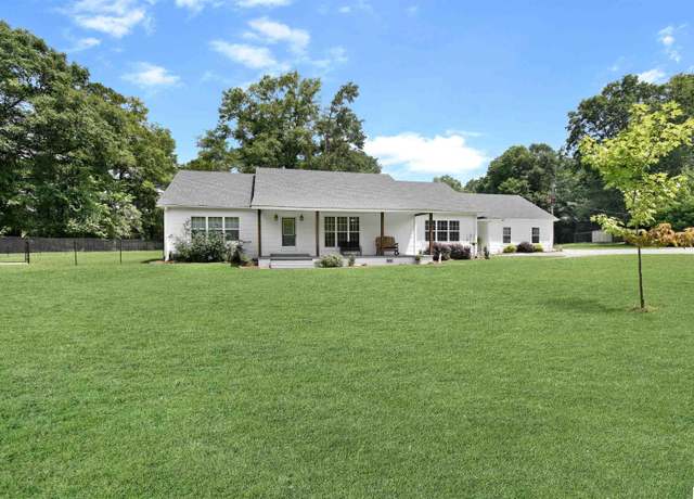 Property at 2800 4th Ave, Clanton, AL 35045, 4 beds, 2 baths
