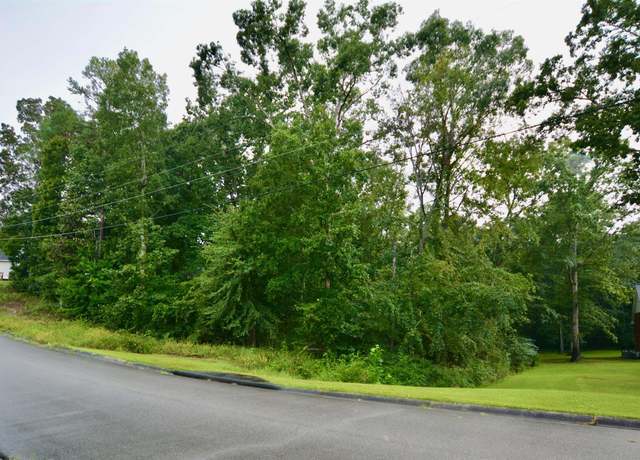 Property at 6101 Fawnhurst Dr #1, Anniston, AL 36206