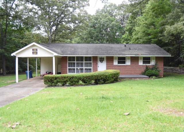 Property at 3904 Calhoun Ave, Anniston, AL 36201, 3 beds, 1 bath