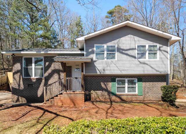 Property at 1048 Arcadia Cir, Hueytown, AL 35023, 4 beds, 1.5 baths