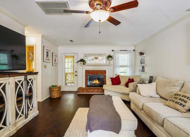 Property at 4663 Vintage Ln, Birmingham, AL 35244, 3 beds, 2.5 baths