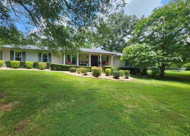 Property at 1201 Birchwood Dr, Anniston, AL 36207, 3 beds, 2 baths