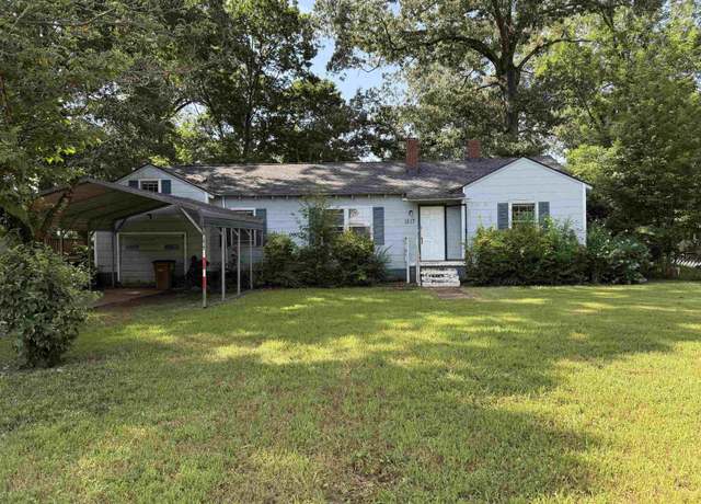 Property at 1617 7th St SE, Decatur, AL 35601, 3 beds, 2 baths