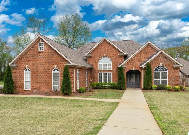 Property at 342 Scotland Dr, Hueytown, AL 35023, 3 beds, 2 baths