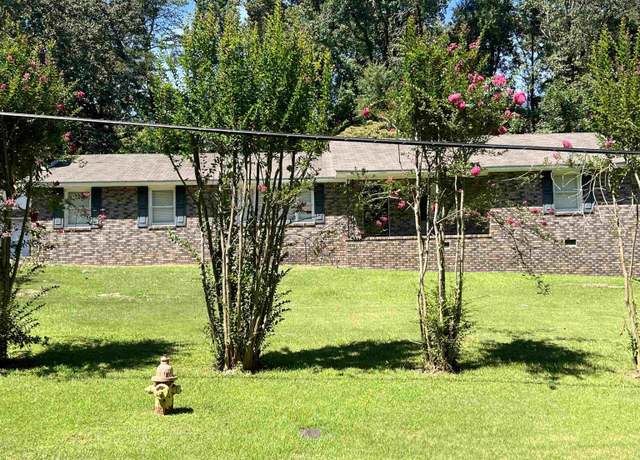 Property at 2500 Montezuma Dr, Gadsden, AL 35904, 3 beds, 2 baths
