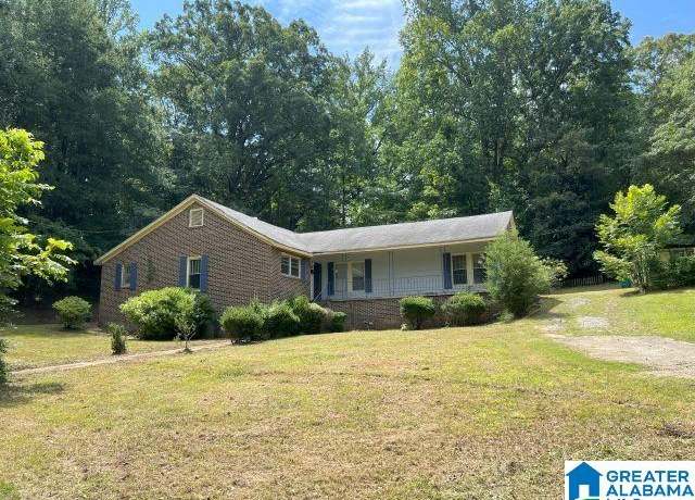 Property at 412 S Wetumpka St, Sylacauga, AL 35150, 3 beds, 1.5 baths