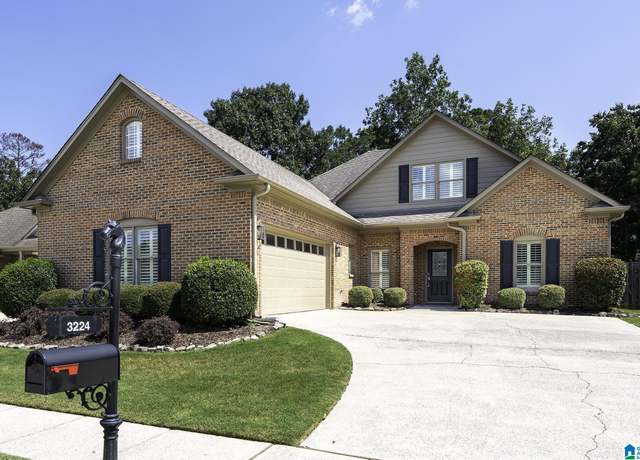 Property at 3224 Crossings Dr, Hoover, AL 35242, 4 beds, 2.5 baths