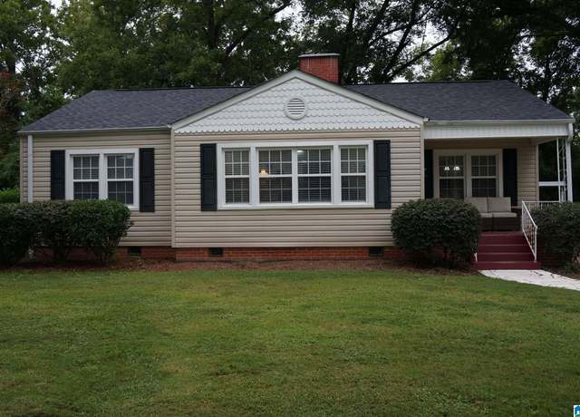 Property at 207 Anniston Dr, Sylacauga, AL 35150, 3 beds, 2 baths