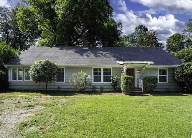 Property at 2016 Chapel Rd, Hoover, AL 35226, 4 beds, 2.5 baths