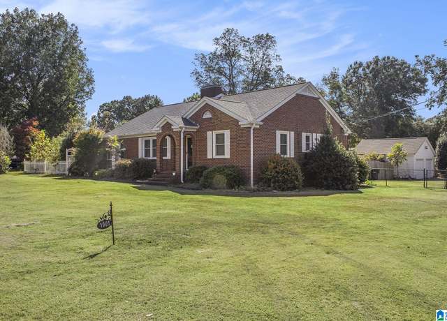 Property at 1001 S 7th St, Clanton, AL 35045, 3 beds, 1 bath