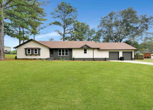Property at 207 Friendship Cir, Clanton, AL 35045, 5 beds, 3 baths