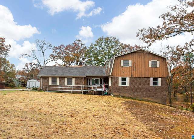 Property at 926 Cherokee Trl, Anniston, AL 36206, 5 beds, 4 baths