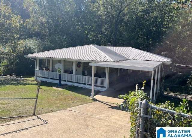 Property at 5453 Robin Cir, Adamsville, AL 35005, 3 beds, 2 baths