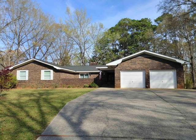 Property at 1076 Alabama Ave, Sylacauga, AL 35150, 4 beds, 2.5 baths
