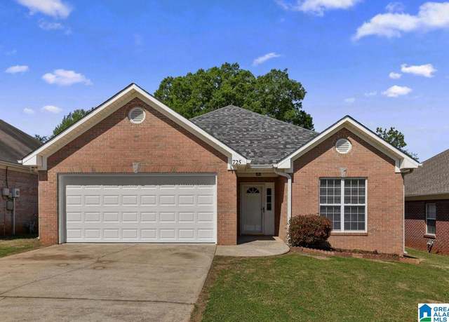 Property at 725 Salters Dr, Hueytown, AL 35023, 3 beds, 2 baths