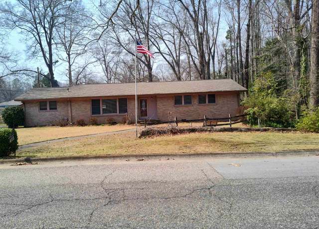 Property at 403 S Norton Ave, Sylacauga, AL 35150, 4 beds, 3 baths