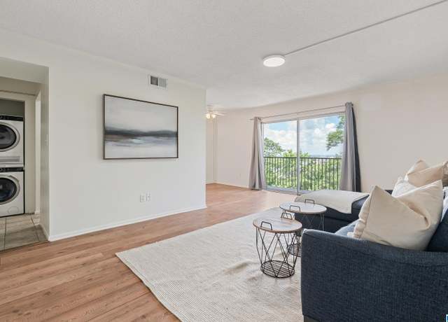 Property at 2407 Arlington Cres #2407, Birmingham, AL 35205, 1 bed, 1 bath