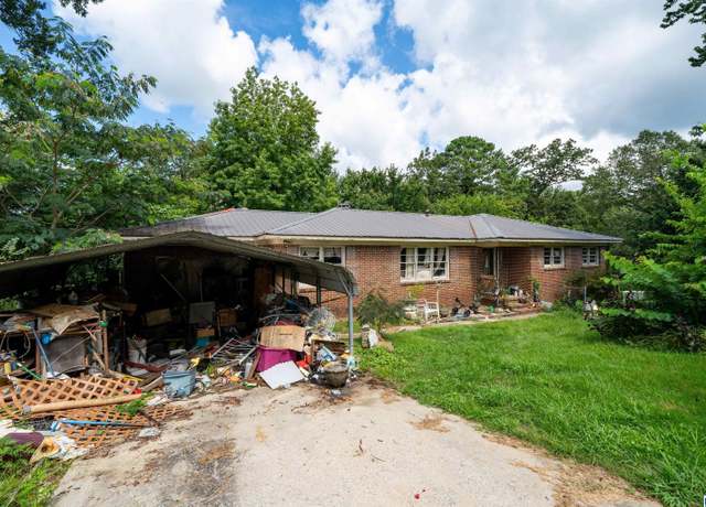Property at 939 Navajo Trl, Alabaster, AL 35007, 3 beds, 2 baths