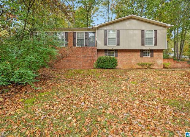 Property at 1836 Westridge Dr, Birmingham, AL 35235, 4 beds, 3 baths
