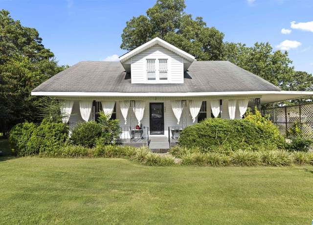 Property at 202 Alabama Ave NE, Hanceville, AL 35077, 5 beds, 2 baths
