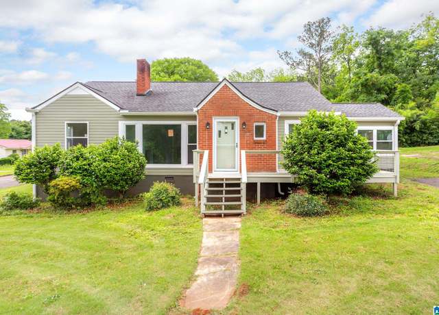 Property at 107 Hillside Dr, Talladega, AL 35160, 3 beds, 1.5 baths