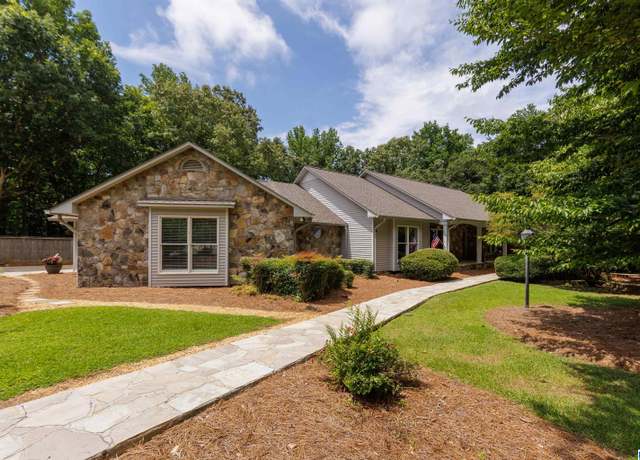 Property at 2611 Coleman Rd, Anniston, AL 36207, 6 beds, 5.5 baths