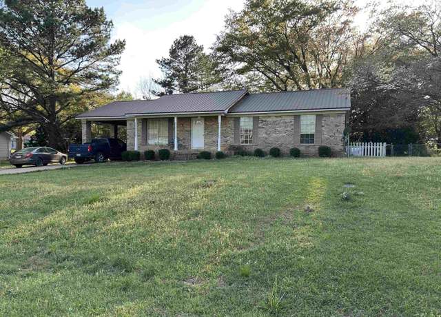 Property at 126 Cloverdale Dr, Sylacauga, AL 35150, 3 beds, 2 baths