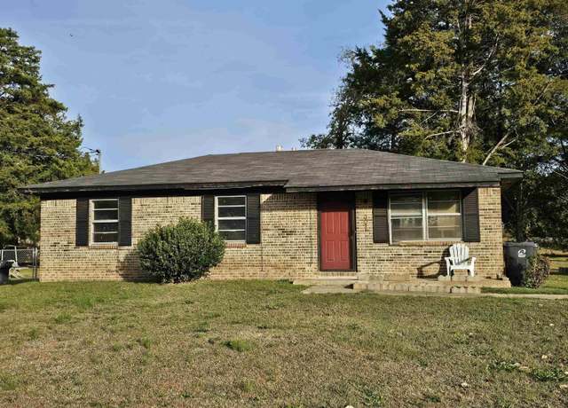 Property at 307 Earl Ave, Demopolis, AL 36732, 3 beds, 1 bath
