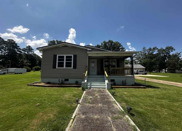 Property at 705 W 4th St, Sylacauga, AL 35150, 3 beds, 2 baths