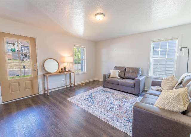 Property at 11 Hickory Hills Cir, Oxford, AL 36203, 3 beds, 2 baths