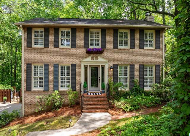 Property at 2017 Crossvine Rd, Hoover, AL 35244, 3 beds, 2.5 baths