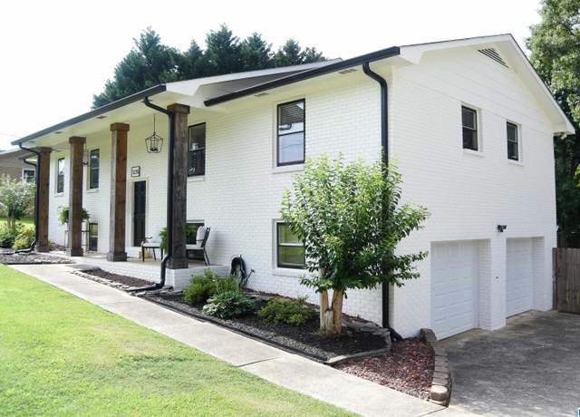 Property at 1215 Homewood Dr, Oxford, AL 36203, 4 beds, 3 baths