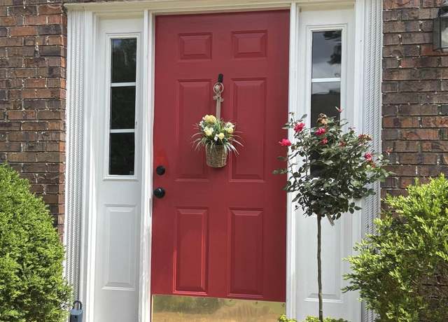 Property at 2154 Montreat Pkwy, Vestavia Hills, AL 35216, 3 beds, 2.5 baths