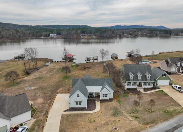 Property at 575 Cove Rd, Sylacauga, AL 35151, 4 beds, 2 baths