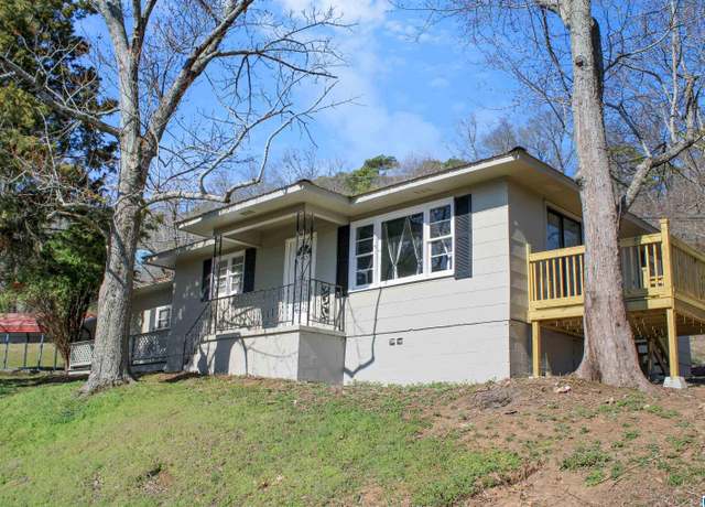 Property at 200 6th Ave, Oneonta, AL 35121, 3 beds, 2 baths