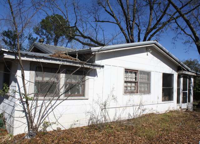 Property at 86 Mary St, Thorsby, AL 35171, 1 bed, 1 bath