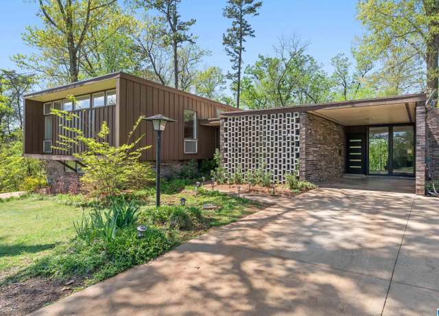 Property at 2420 Regent Ln, Hoover, AL 35226, 4 beds, 2.5 baths