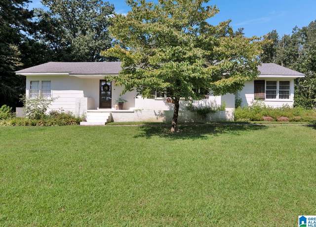 Property at 1737 Wayne Ave NW, Cullman, AL 35055, 3 beds, 2 baths