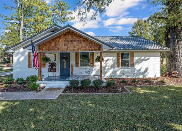 Property at 836 Odens Mill Rd, Sylacauga, AL 35150, 4 beds, 2.5 baths