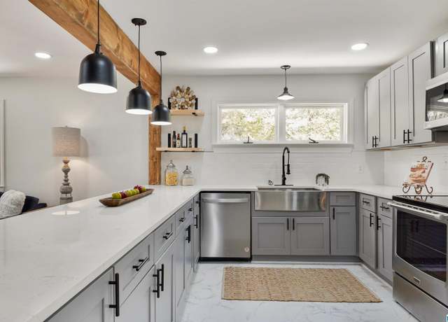 Property at 1241 Cresthill Rd, Birmingham, AL 35213, 3 beds, 2 baths