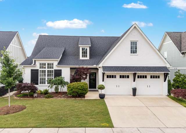 Property at 3040 Iris Dr, Hoover, AL 35244, 3 beds, 2 baths
