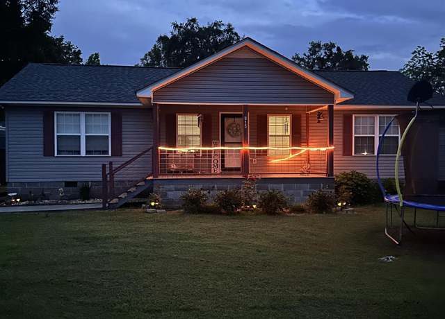 Property at 915 N Watson Dr, Centre, AL 35960, 3 beds, 2 baths