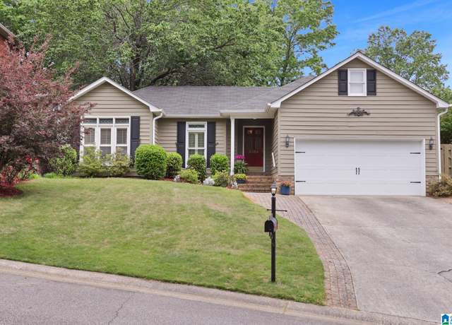 Property at 2584 Crossgate Pl, Vestavia Hills, AL 35216, 3 beds, 2 baths