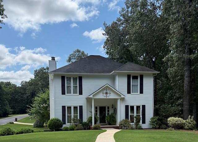 Property at 348 Hillandell Dr, Hoover, AL 35244, 3 beds, 2.5 baths
