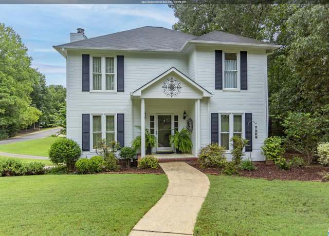 Property at 348 Hillandell Dr, Hoover, AL 35244, 3 beds, 2.5 baths