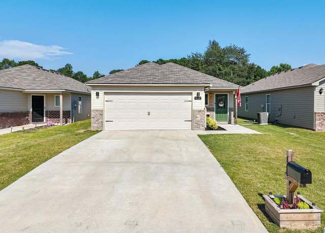 Property at 832 Lora Ln, Odenville, AL 35120, 3 beds, 2 baths