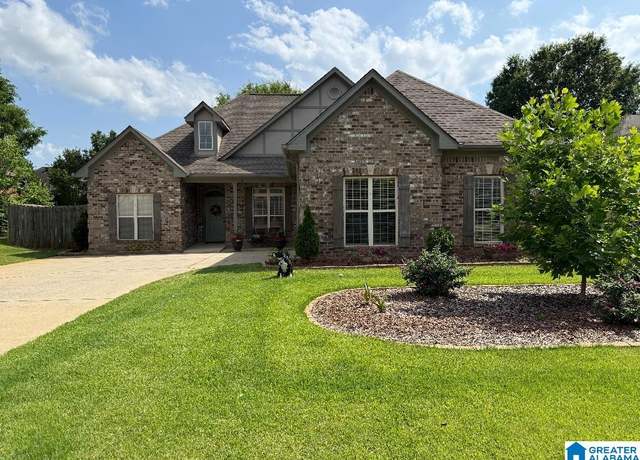 Property at 137 Tanglewood Dr, Alabaster, AL 35007, 4 beds, 2 baths