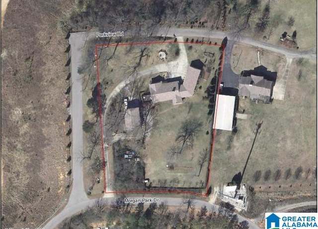 Property at 2041 Parkview Rd, Pelham, AL 35124, 5 beds, 2 baths